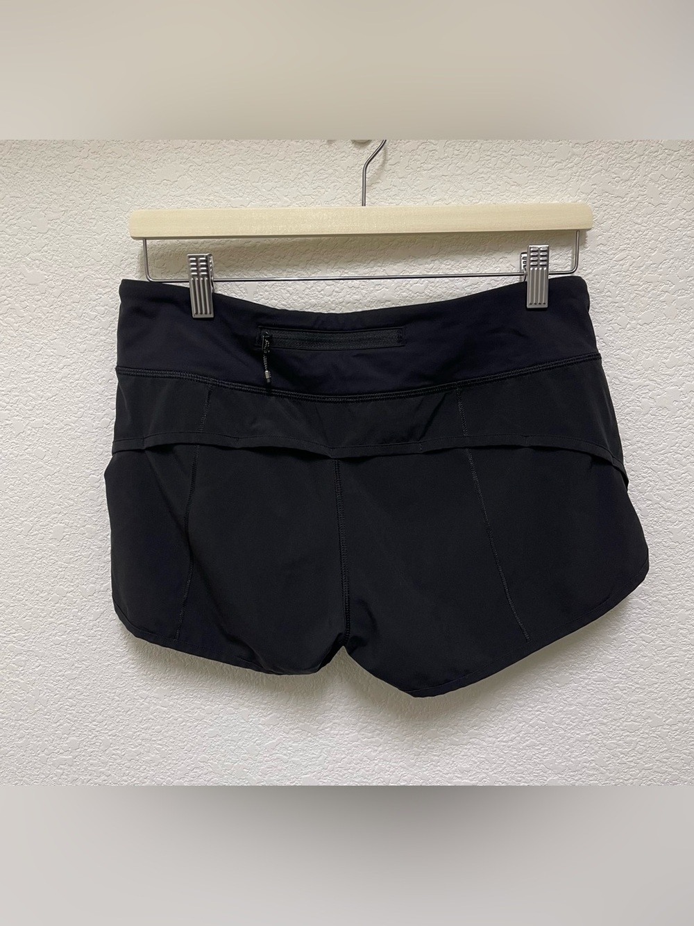 LULULEMON Black Speed Up Lined Shorts Size 6 Athletic Activewear - Picture 2 of 4